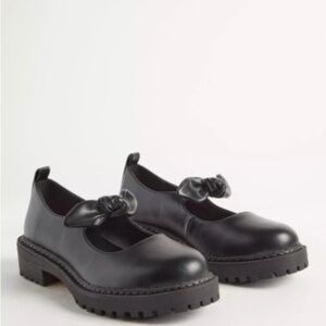 Black Women's Shoes with Bow Detail